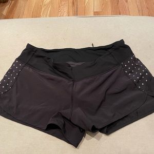 Lululemon running short with polka dot detail